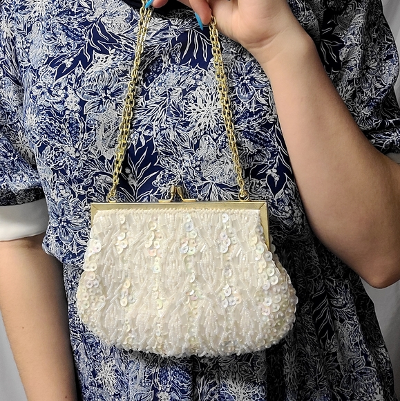 Beaded purse with gold chain - Picture 2 of 6